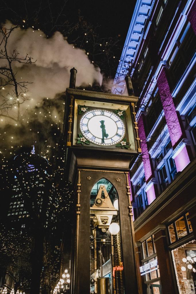 steam clock in gastown at night time